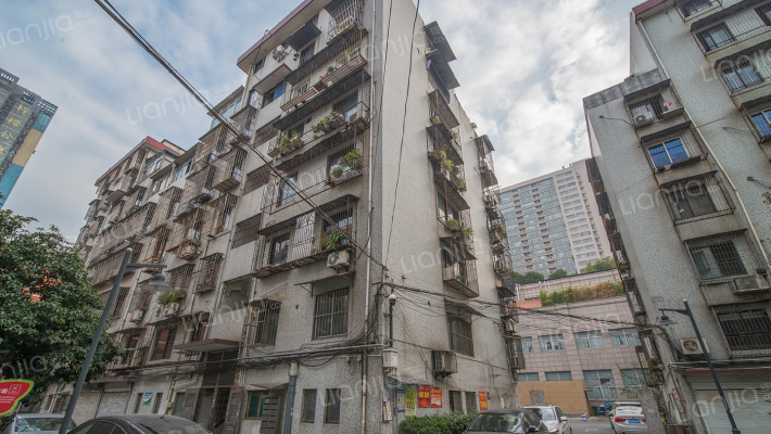 发展公寓外景图