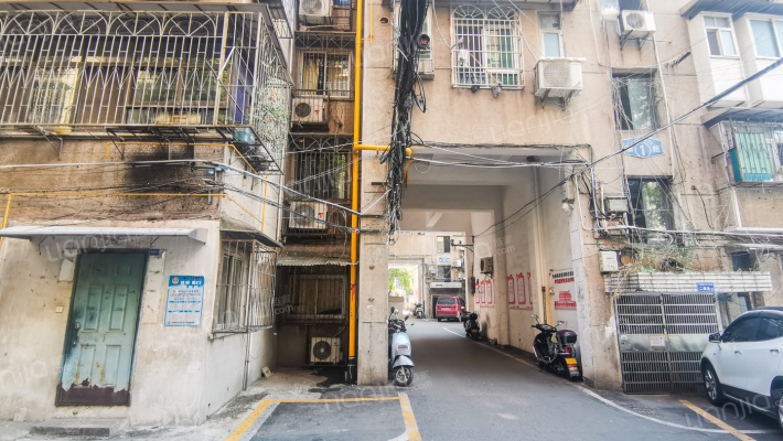 下碧湘街71号小区外景图