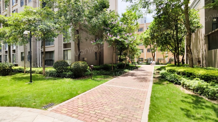 卢浮公馆外景图