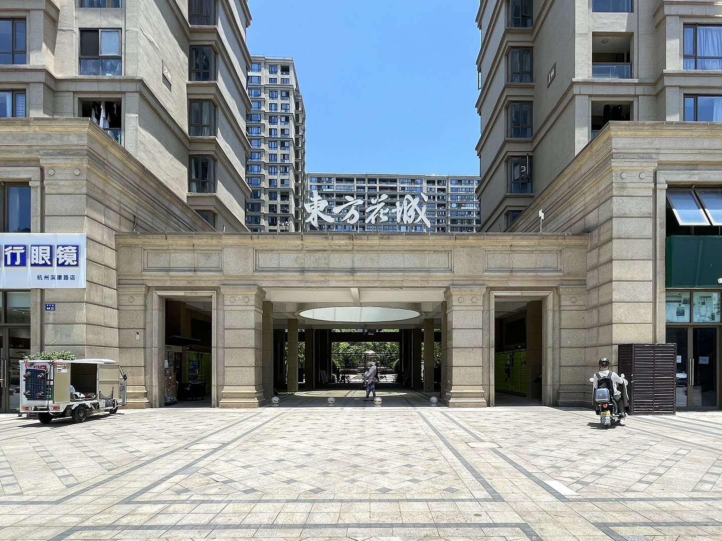 东方花城小区实景 11