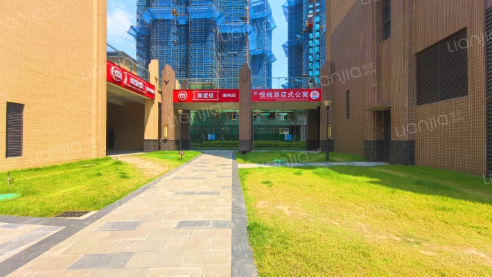 佛奥·天佑城外景图