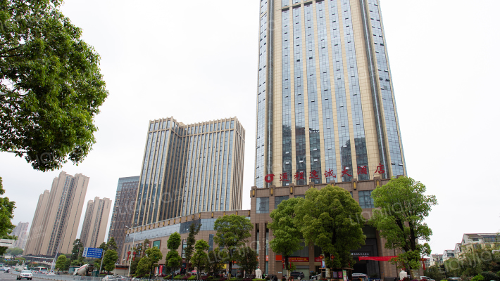 万坤图财富广场外景图