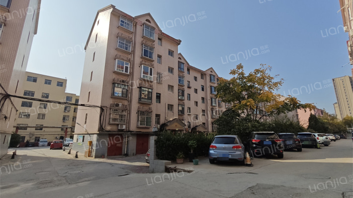 鹿医住宅小区外景图