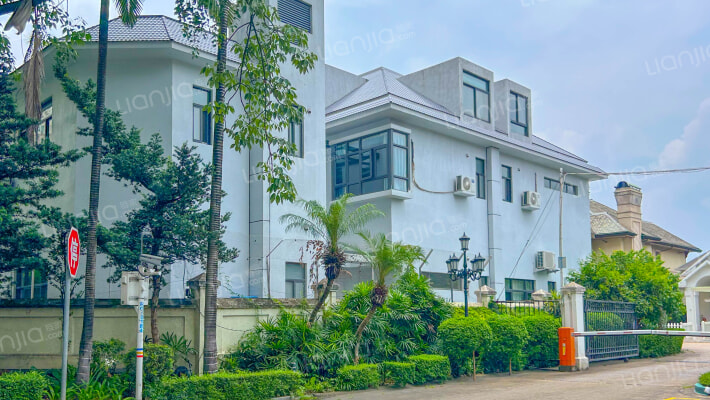 翠湖山庄外景图