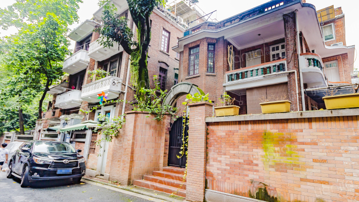 启明一马路外景图