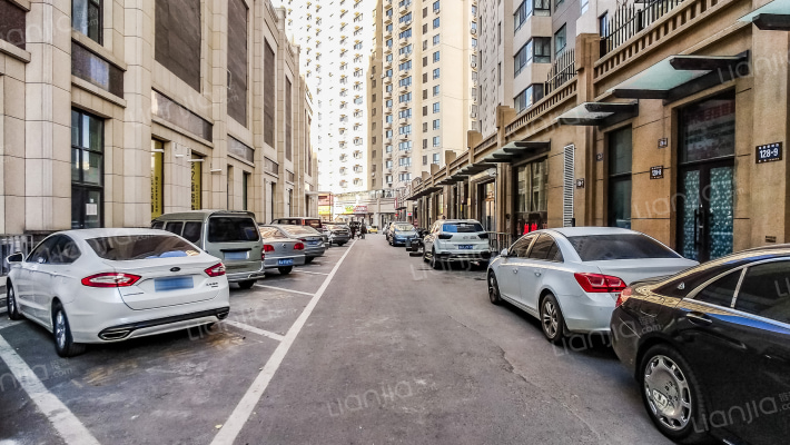 湖景春晓外景图