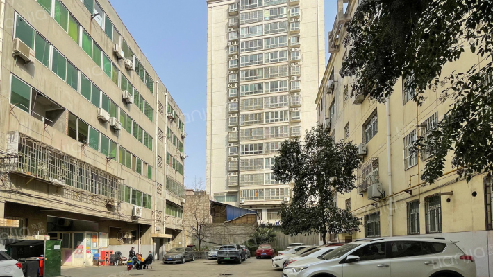 百货公司家属院外景图