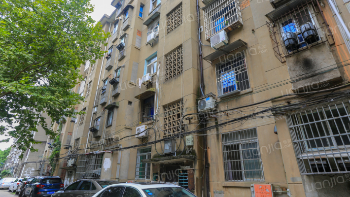 纺织品厂宿舍外景图