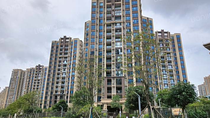 中铁建湖心花园外景图