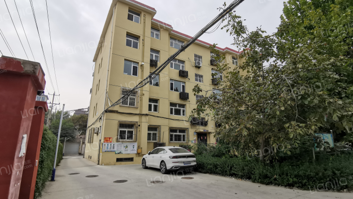 华润宿舍外景图