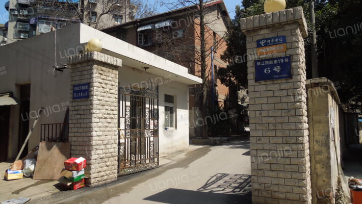 镇江路晚市外景图