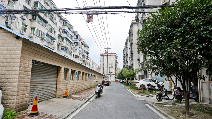 安拖新村外景图