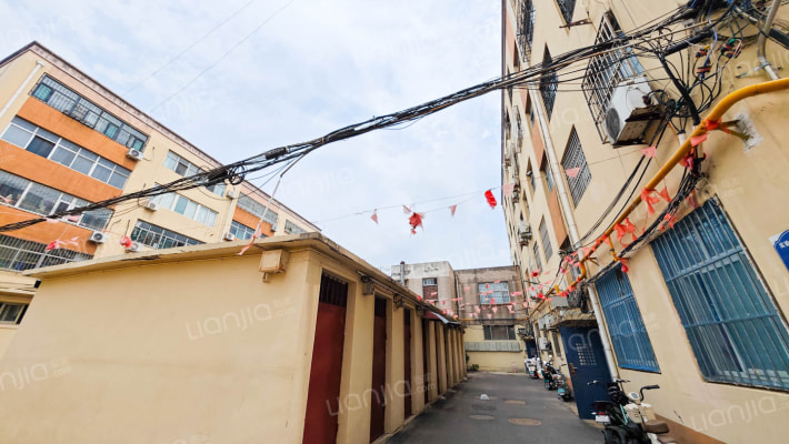 章丘区实验二中宿舍外景图