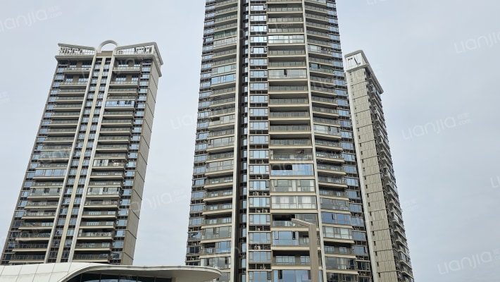 天安金山湖境外景图