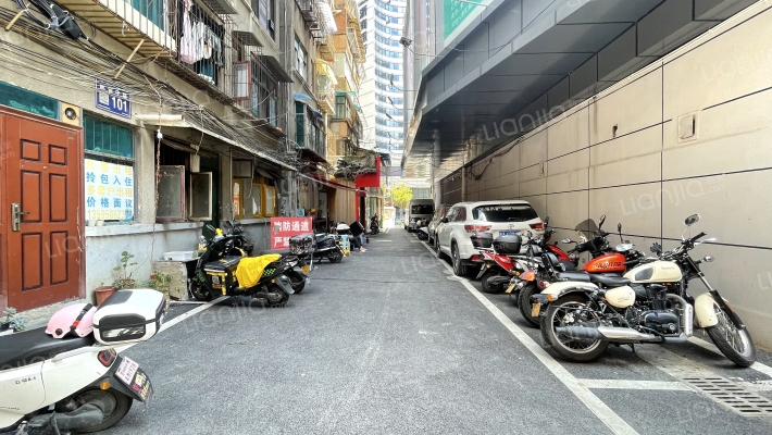 延安中路105号外景图