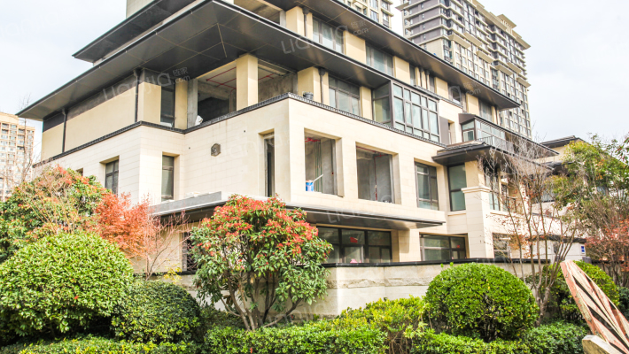 建业春天里外景图