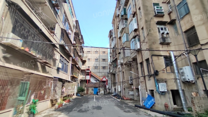 兴新街90号自来水外景图