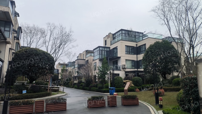 郡源山外山外景图