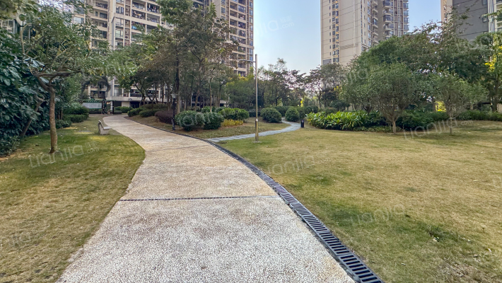 逸泉映翠外景图