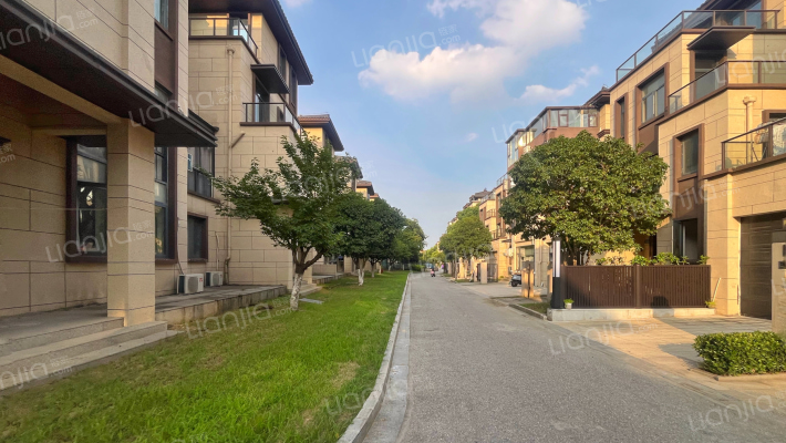 芙蓉山庄C区外景图