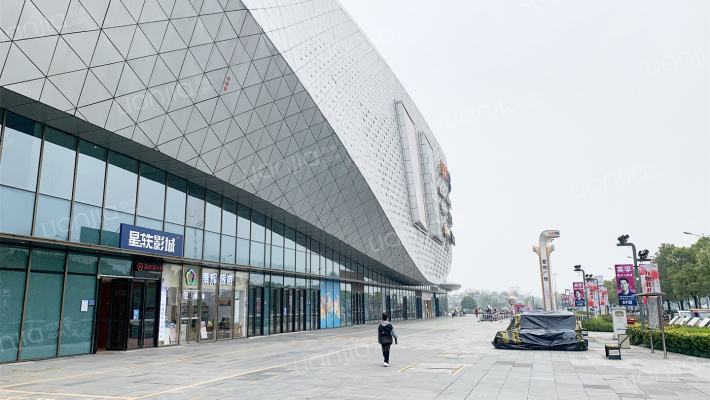 吾悦广场外景图