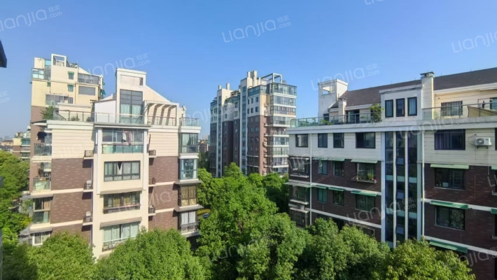 小城之春花苑外景图