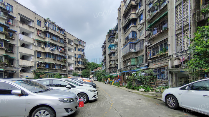 铝材厂宿舍外景图