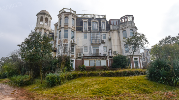 保利国际高尔夫花园法兰西小镇外景图