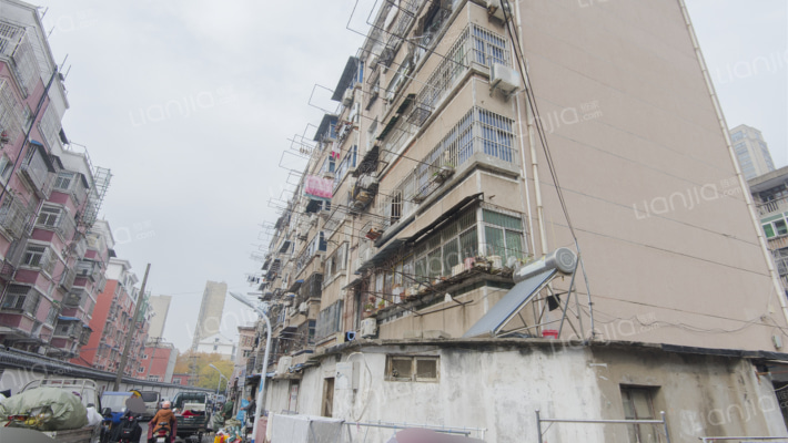 天长路市容委宿舍外景图