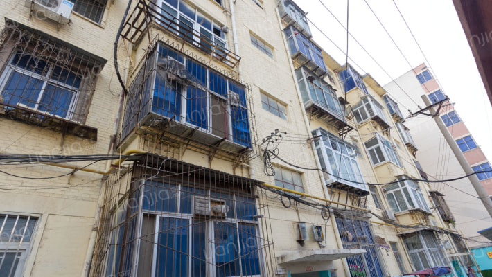 石桥食品厂家属院外景图