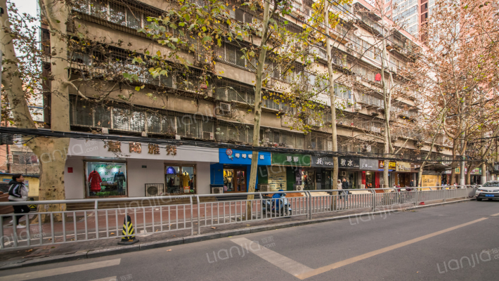 河南艺术职业学院家属院外景图