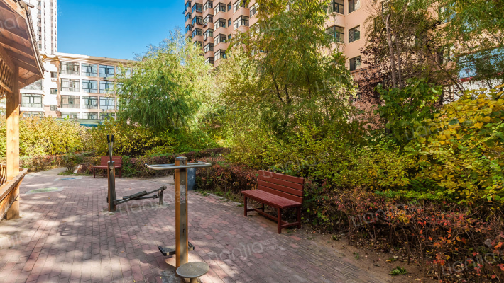 丽兹·江畔外景图