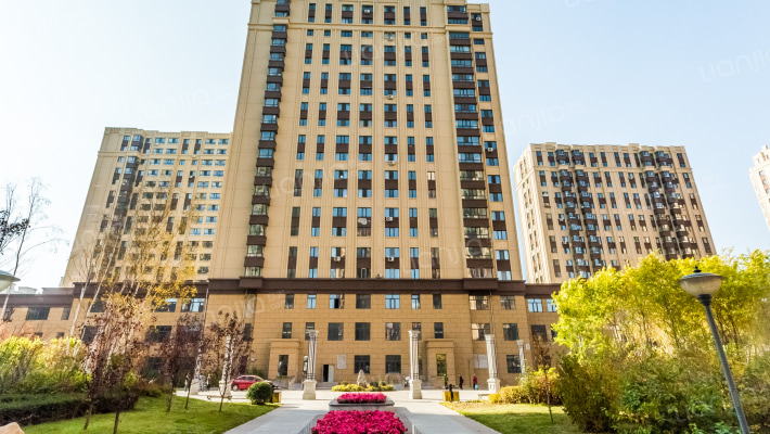 悦然臻城外景图