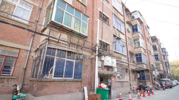 地膜厂家属院外景图