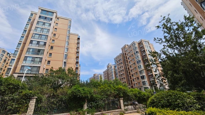 东山小区外景图