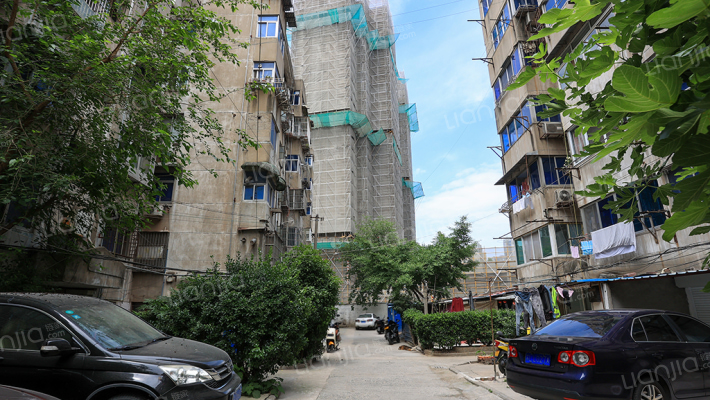 万古一人巷外景图