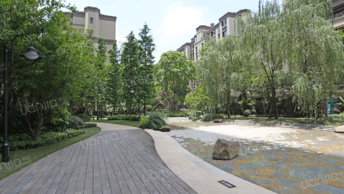 龙湖源著南区外景图