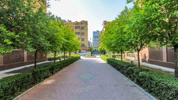 青石花語外景图