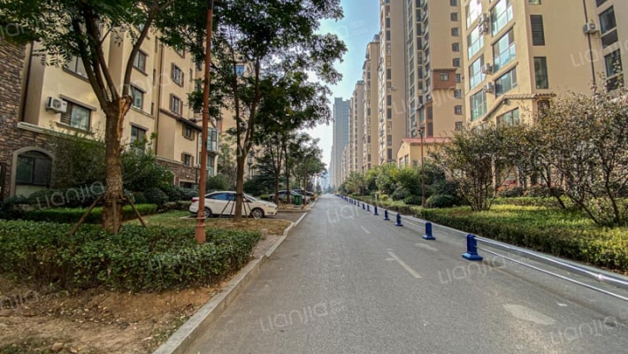 东方华庭外景图