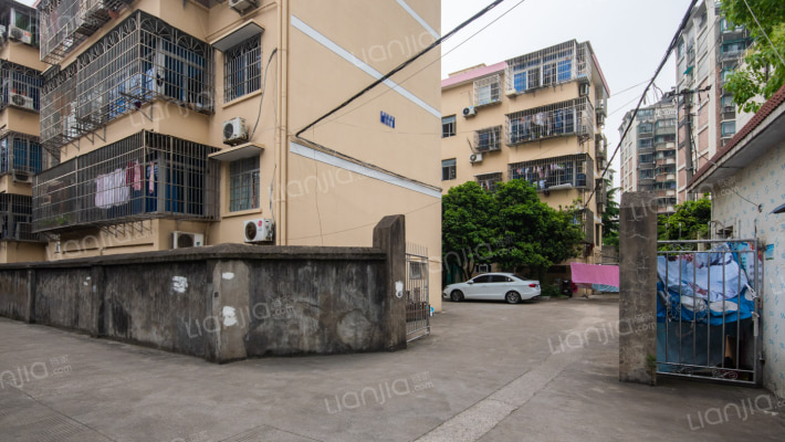 建行宿舍外景图