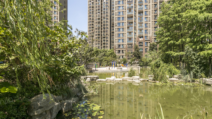 蓝鼎滨湖假日枫丹园外景图