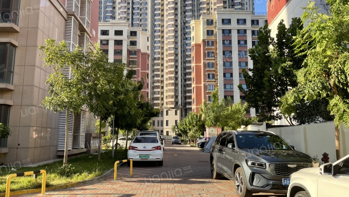 海盛中心花园外景图