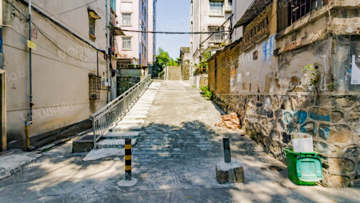 劳教所大院外景图