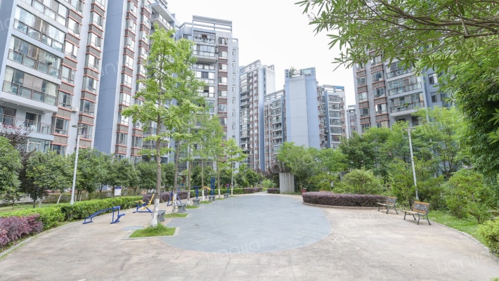 龙潭·春天外景图