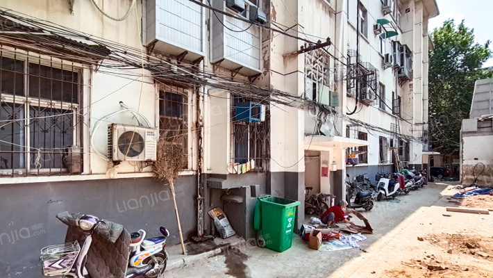 新郑路131号院外景图