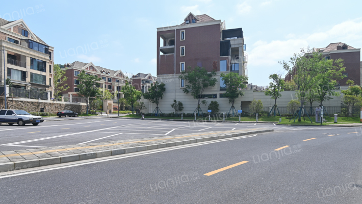 保利半山托斯卡纳外景图