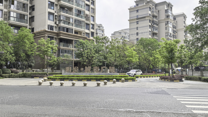 明发城市广场外景图