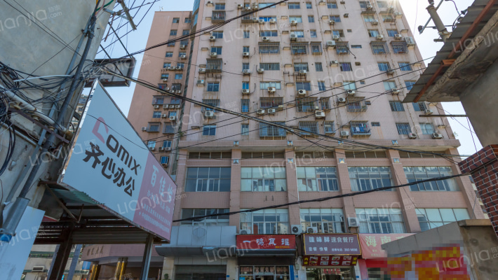 深汇大厦外景图