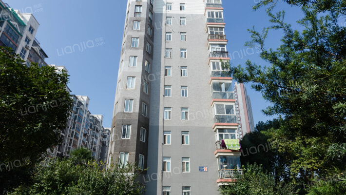 五里汉城外景图