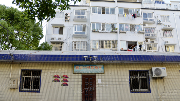 蓝天一村外景图